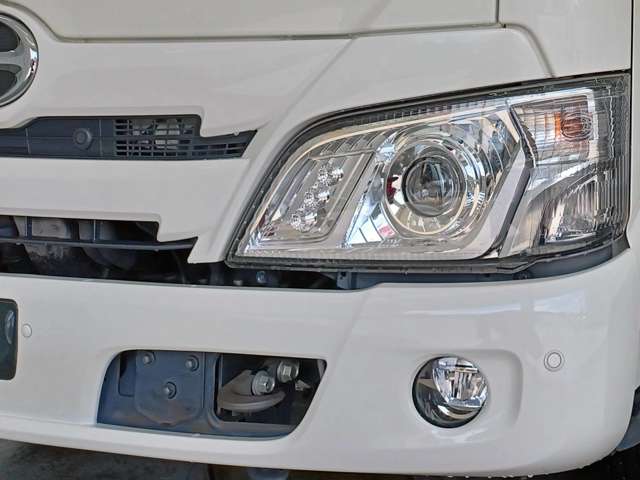 Hino Dutro 9