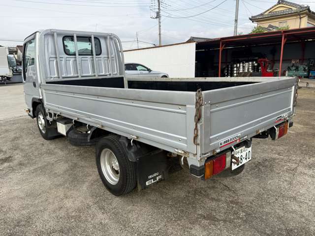 Isuzu Elf 4