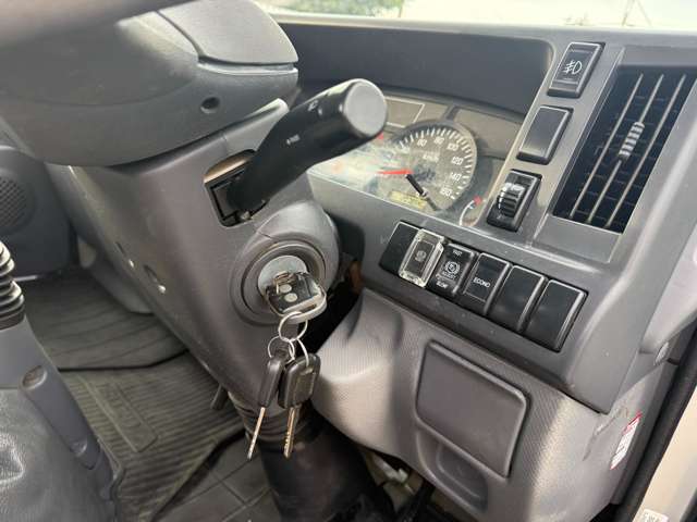 Isuzu Elf 8