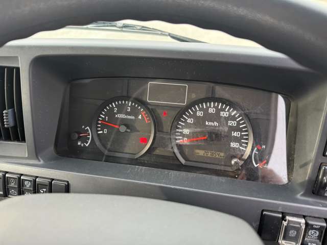 Isuzu Elf 9