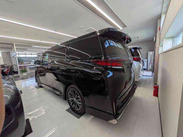 Toyota Vellfire 9