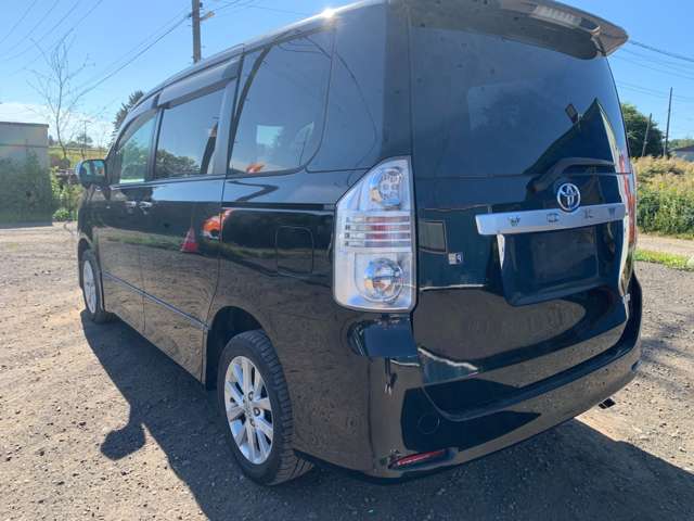 Toyota Voxy 11