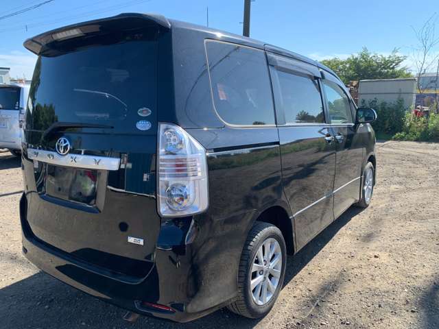 Toyota Voxy 12