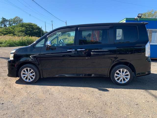 Toyota Voxy 9