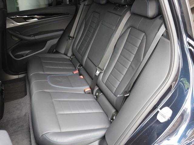 BMW iX3 11