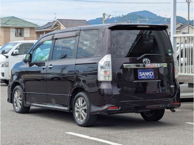 Toyota Voxy 6