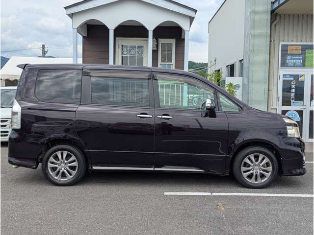 Toyota Voxy 9