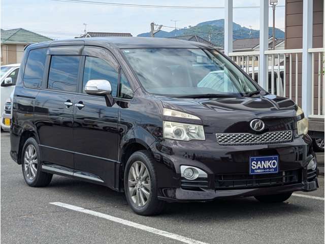 Toyota Voxy 10