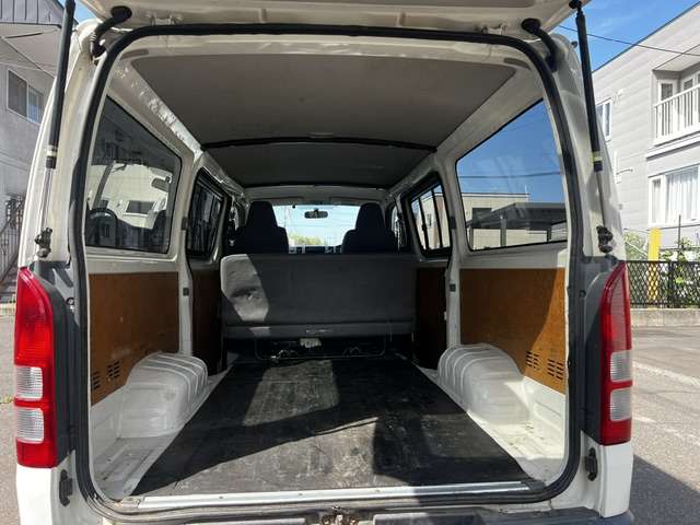 Toyota Hiace Van 11