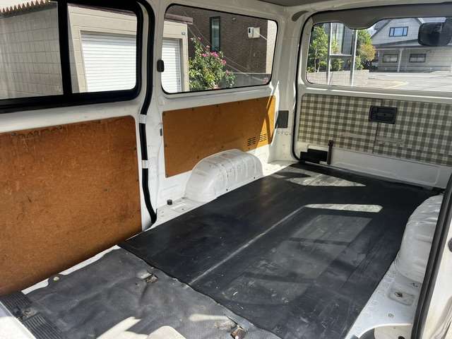 Toyota Hiace Van 12