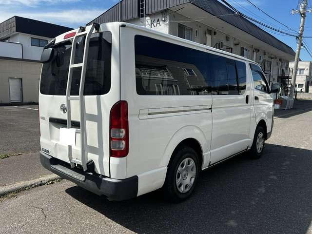 Toyota Hiace Van 4