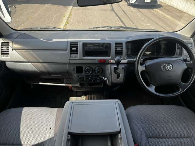 Toyota Hiace Van 6