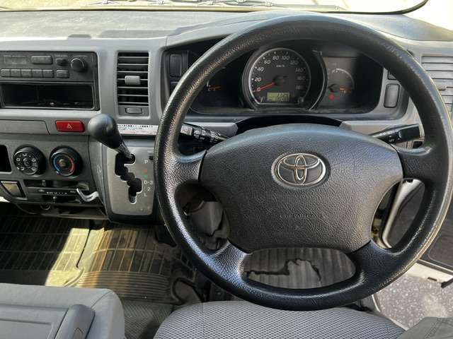 Toyota Hiace Van 7