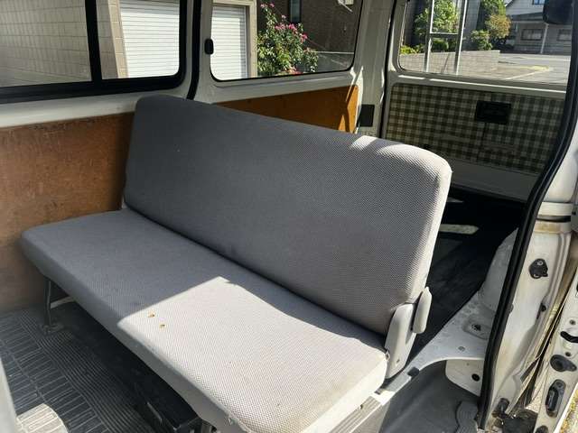 Toyota Hiace Van 9