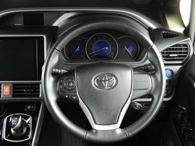 Toyota Voxy 11