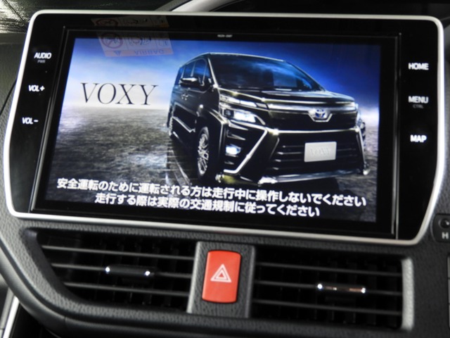 Toyota Voxy 3