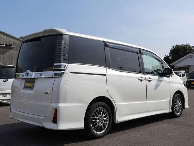 Toyota Voxy 7