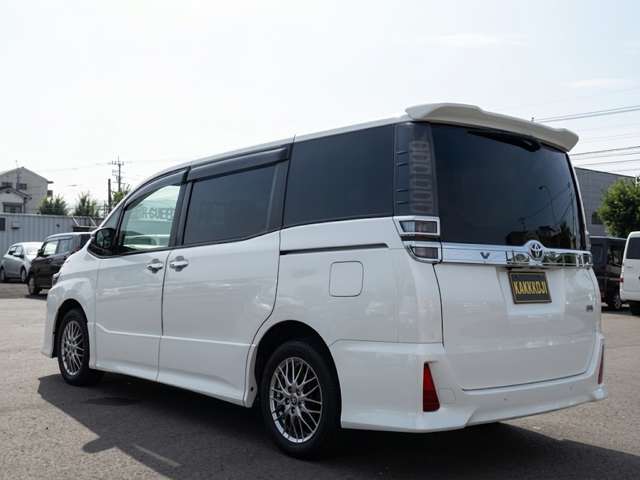 Toyota Voxy 8