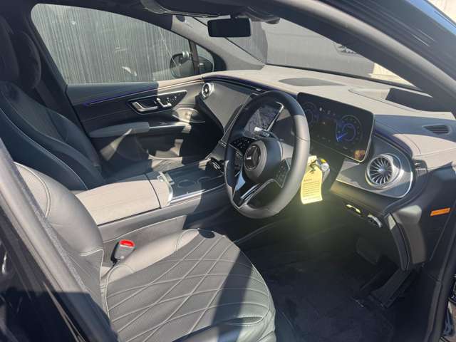 Mercedes-Benz EQS SUV 11