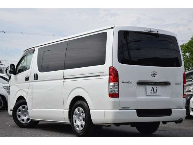 Toyota Hiace Van 11