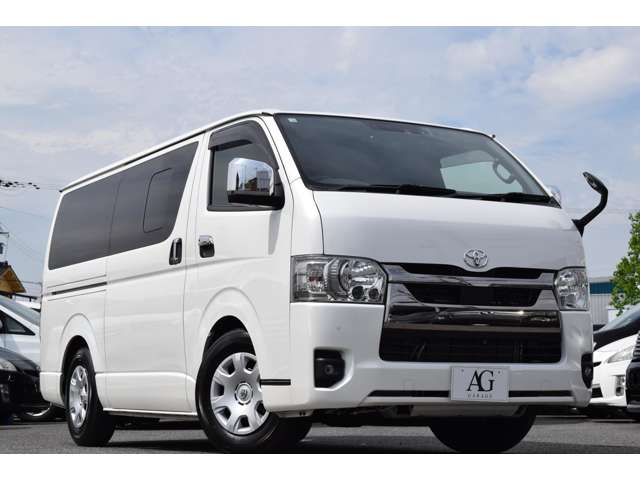 Toyota Hiace Van 3