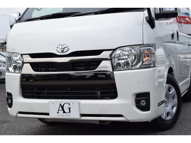 Toyota Hiace Van 7