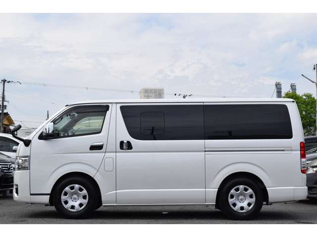 Toyota Hiace Van 9