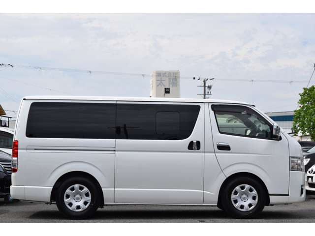 Toyota Hiace Van 10