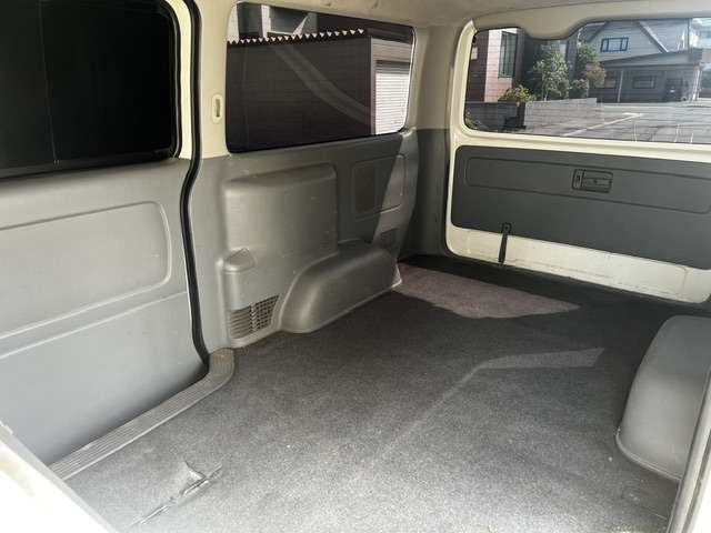 Toyota Hiace Van 11