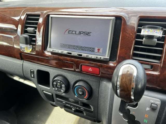 Toyota Hiace Van 12