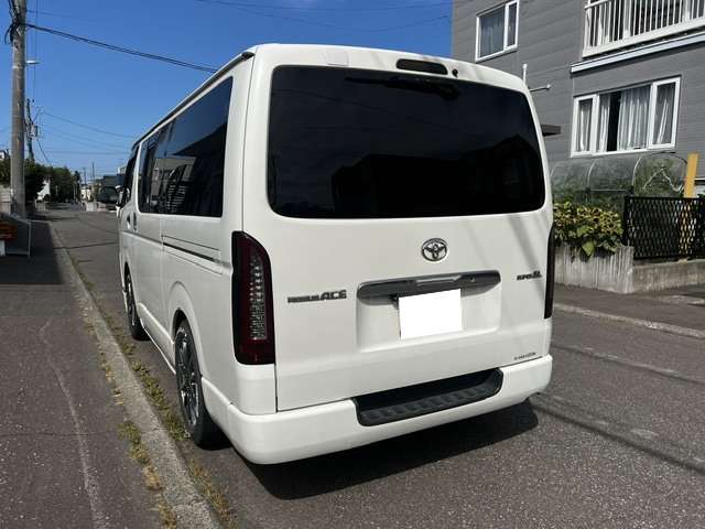 Toyota Hiace Van 3