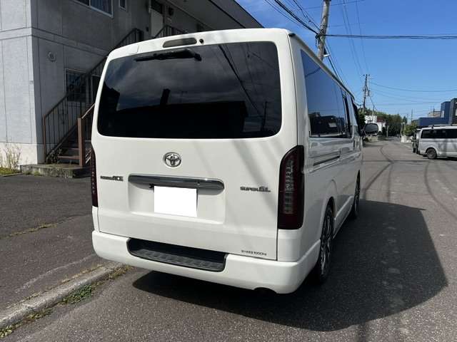 Toyota Hiace Van 4