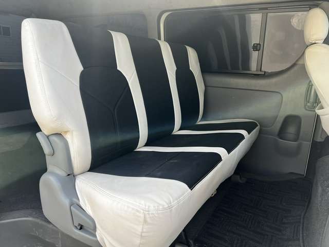 Toyota Hiace Van 8