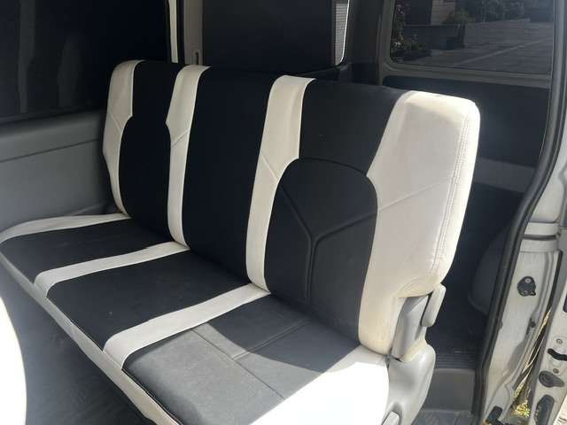 Toyota Hiace Van 9