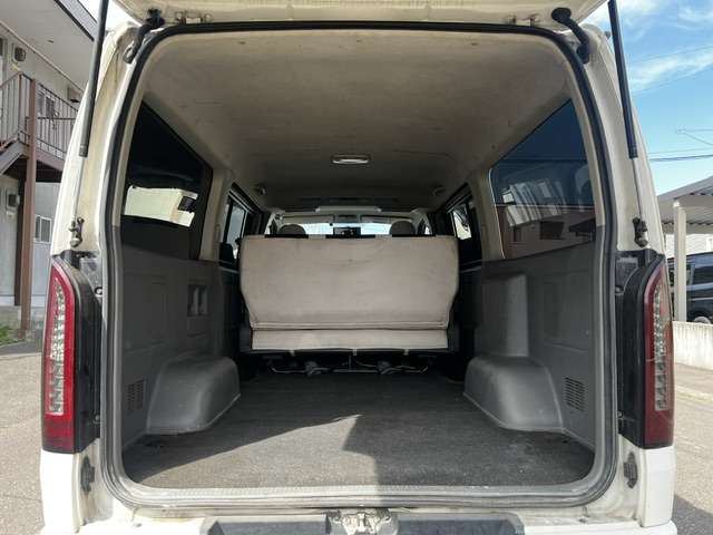 Toyota Hiace Van 10