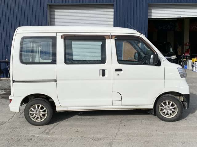 Daihatsu Hijet Cargo 10