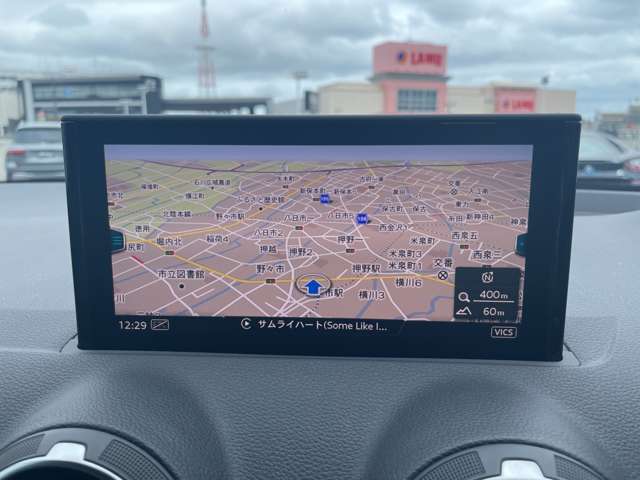 Audi Q2 11