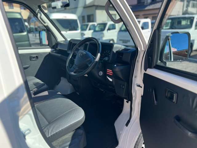 Daihatsu Hijet Cargo 3