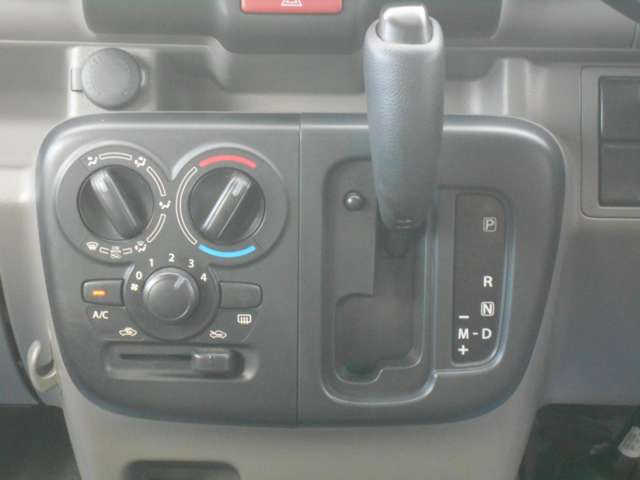 Nissan NV100 Clipper 12