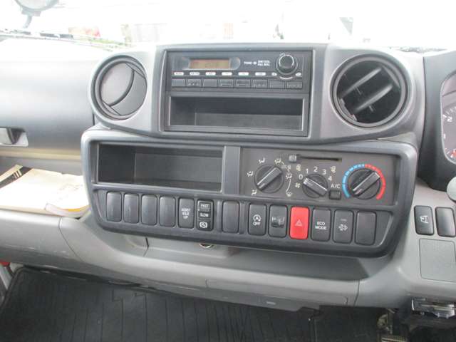 Hino Dutro 11