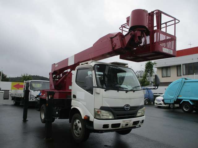 Hino Dutro 3