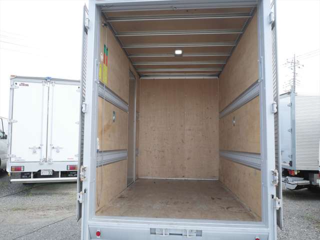 Isuzu Elf 12