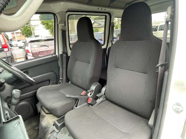 Daihatsu Hijet Cargo 12