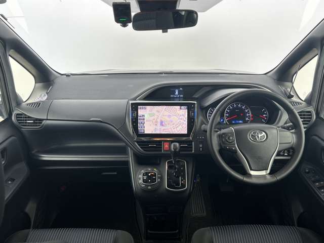 Toyota Voxy 4