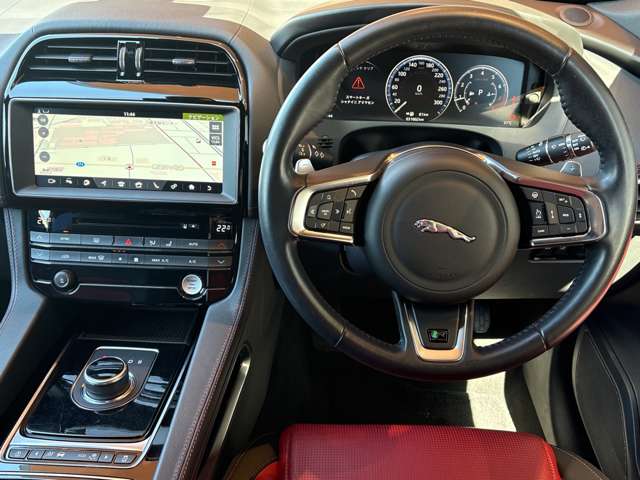 Jaguar F-Pace 4