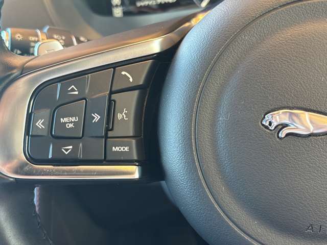 Jaguar F-Pace 6