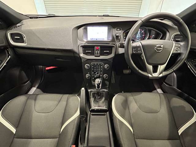 Volvo V40 Cross Country 2