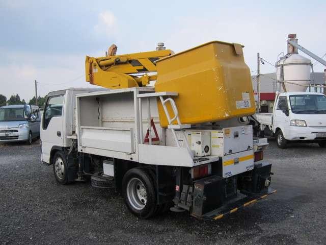 Isuzu Elf 3