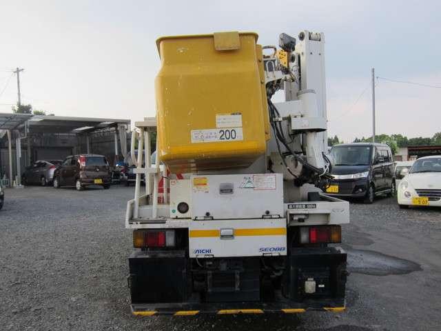 Isuzu Elf 4