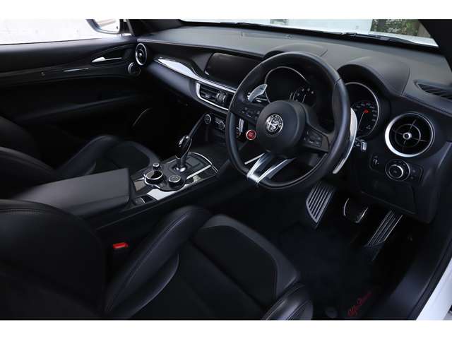 Alfa Romeo Stelvio 11